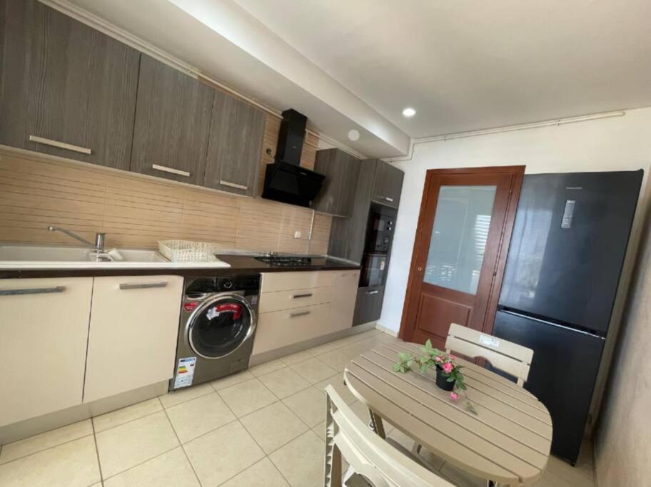 Seaside Deluxe Apartment, *